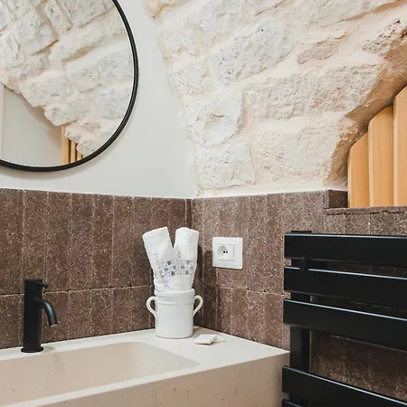 Dimore Bianche, L'immacolata Διαμέρισμα