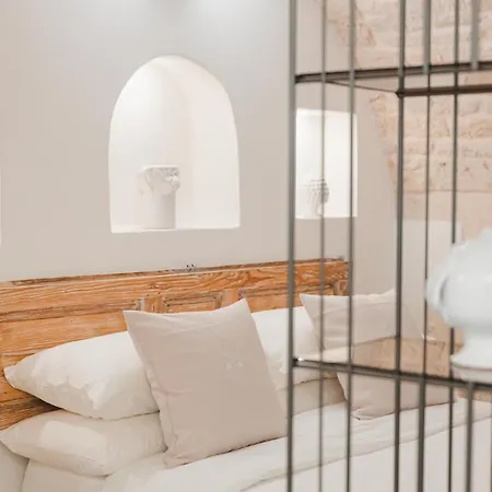 Dimore Bianche, L'immacolata *